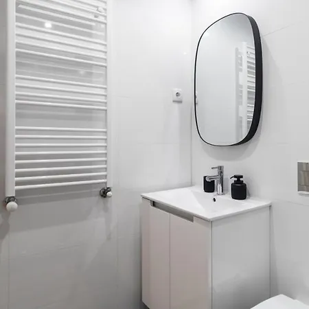 Premium 2Br Flat Near Santa Catarina By Lovelystay Porto Exterior photo