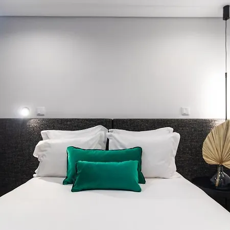 Premium 2Br Flat Near Santa Catarina By Lovelystay Porto Exterior photo