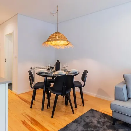Premium 2Br Flat Near Santa Catarina By Lovelystay Porto Exterior photo